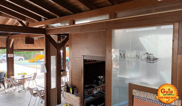 Amplia terraza y zona infantil