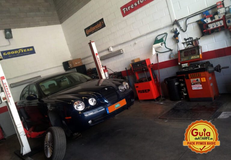 Interior taller mecánico en Atarfe Interior taller mecánico en Atarfe